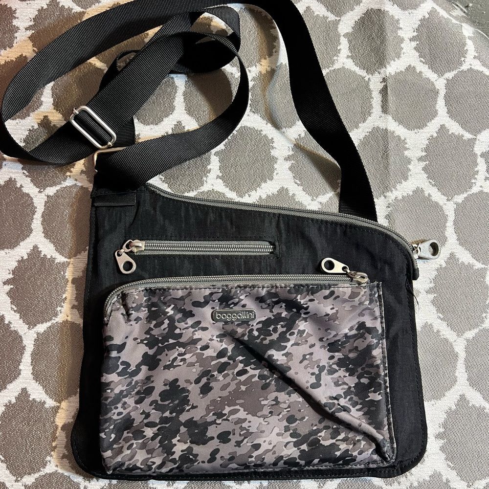 Baggallini Black and Gray Crossbody Bag with Adjustable Strap and Silver Zippers